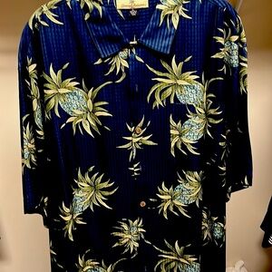 Tommy Bahama Vintage Men’s print pineapple shirt